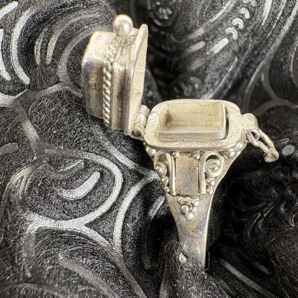 Sterling Silver Stamped 925 Amethyst Gem Stone Hinge Lock Size 8 Poison Ring - Picture 9 of 13